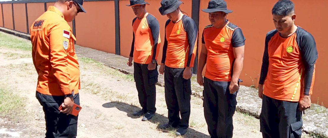 Tim SAR pos Bone dikerahkan mencari penumpang KM Permata Nusantara yang diduga terjatuh di Perairan Bajoe.(Basarnas Makassar)