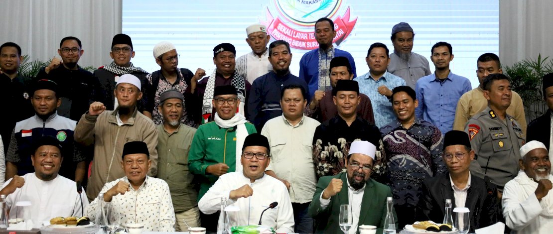 Wali Kota Makassar Moh Ramdhan Pomanto (tengah) bersama Ormas Islam di Makassar.( HUmas Pemkot Makassar)