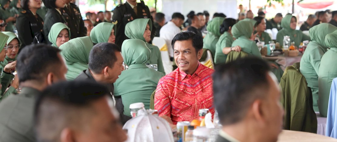 Penjabat Sekda Kota Makassar, Firman Hamid Pagarra, menghadiri perhelatan Hari Ulang Tahun (HUT) Kodam XIV/Hasanuddin yang ke-67 di Lapangan Lontara Kodam XIV/Hasanuddin, Sabtu, 1 Juni 2024.