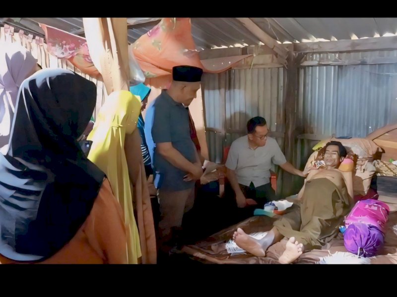 Peduli Sesama Pj Bupati Takalar Kunjungi Warga Penderita Penyakit Lever dan Pembengkakan Hati