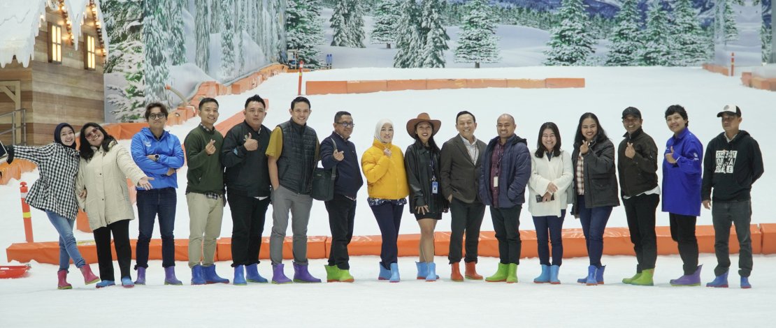 Trans Snow World Makassar Gelar Corporate Gathering "Winter Country Road" dengan Nuansa Texas Bersalju