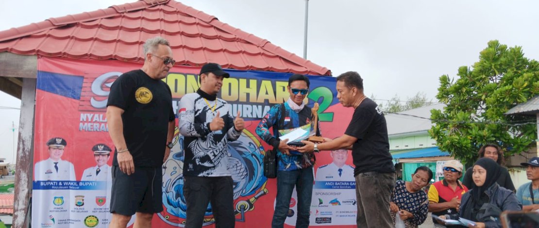 Papekang asal Kota Makassar Sulawesi Selatan berhasil menjuarai lomba mancing yang bertajuk Bontoharu Fishing Tournament II Tahun 2024, yang digelar oleh Pemerintah Kecamatan Bontoharu, Kabupaten Kepulauan Selayar, 1 - 2 Juni 2024.