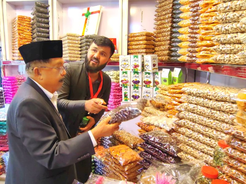 Jusuf Kalla Plesiran di Pùsat Perbelanjaan Kota Kabul