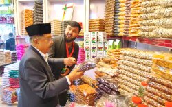 Jusuf Kalla Plesiran di P&ugrave;sat Perbelanjaan Kota Kabul