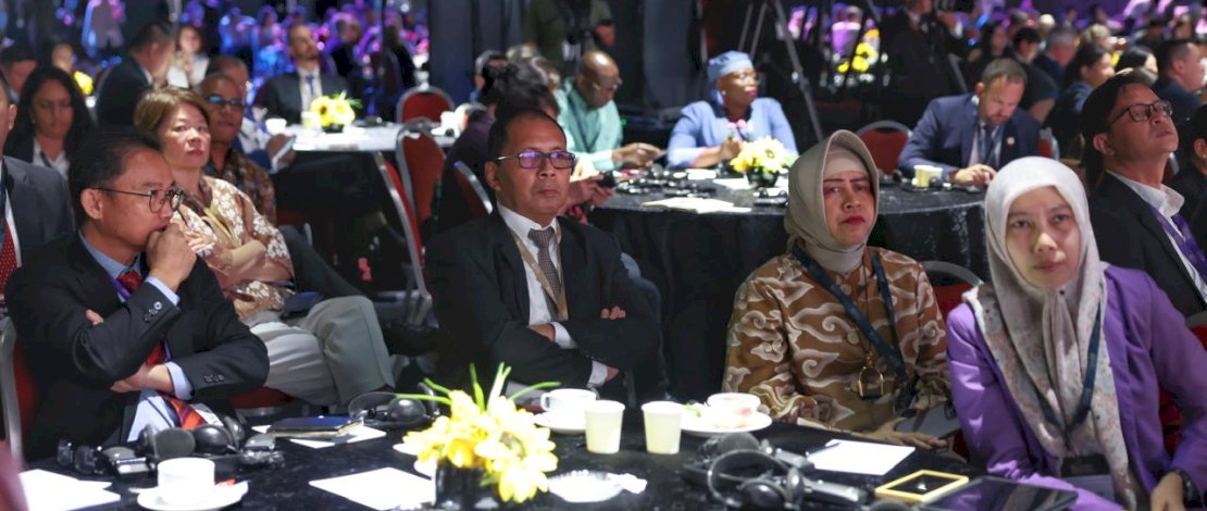 Wali Kota Makassar Moh Ramdhan "Danny" Pomanto kembali berbagi pengalaman di hadapan para pemimpin se-dunia dalam agenda Mayor Forum World Cities Summit (WCS) 2024, di Singapura, Senin, 3 Juni 2024. Wali Kota Makassar Moh Ramdhan "Danny" Pomanto kembali berbagi pengalaman di hadapan para pemimpin se-dunia dalam agenda Mayor Forum World Cities Summit (WCS) 2024, di Singapura, Senin, 3 Juni 2024.