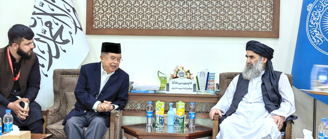 Ketua Umum DMI Jusuf Kalla saat bertemu Menteri Pendidikan Afghanistan, Maulwi Habibullah Agha. (IST)