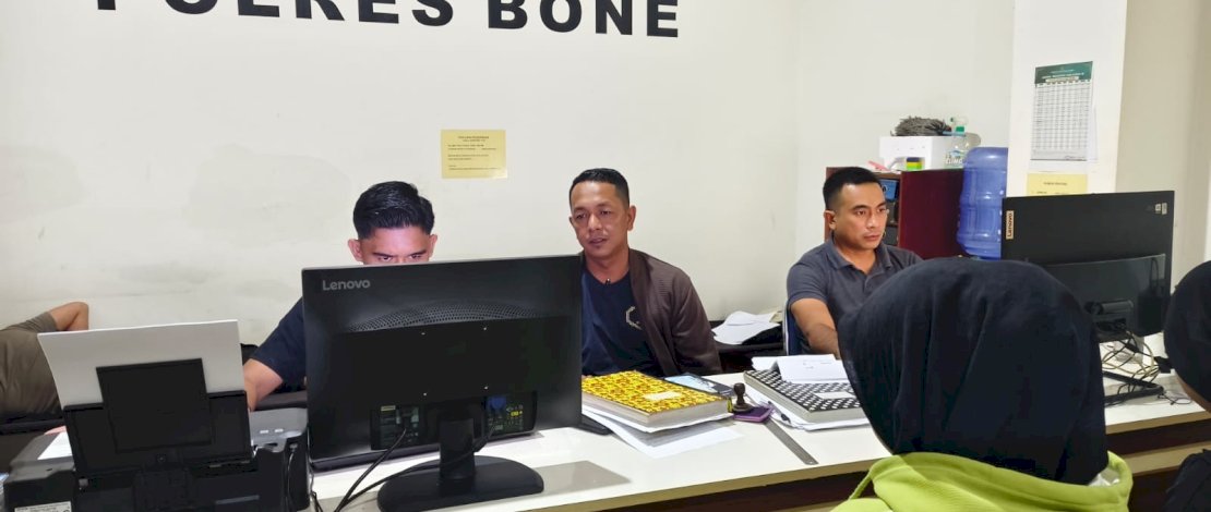 Karyawan Alfamart di Bone Jadi Korban Teror Bom Pemuda Tak Dikenal Karyawan Alfamart di Bone Jadi Korban Teror Bom Pemuda Tak Dikenal