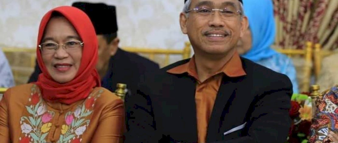 Thoriq Husler (alm) bersama isteri Puspawati Husler.