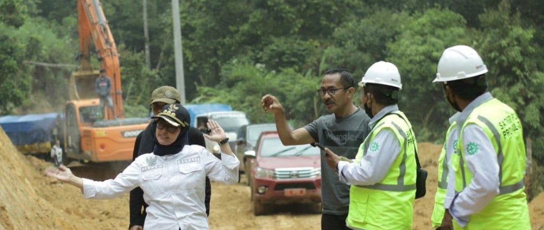 Pekerjaan ruas jalan ke Kecamatan Seko akan dilanjutkan tahun ini. Hal itu berdasarkan informasi dari Balai Besar Pelaksanaan Jalan Nasional Sulawesi Selatan.
