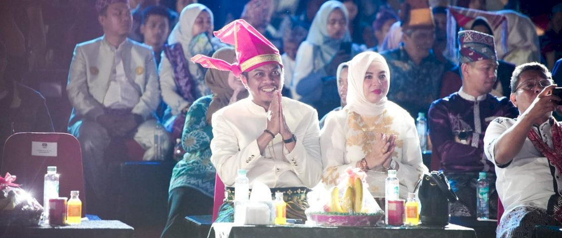 Pj Sekda Makassar Firman Pagarra saat acara Karnaval Budaya di Rakernas APEKSI di Balikpapan.(Humas Pemkot Makassar)