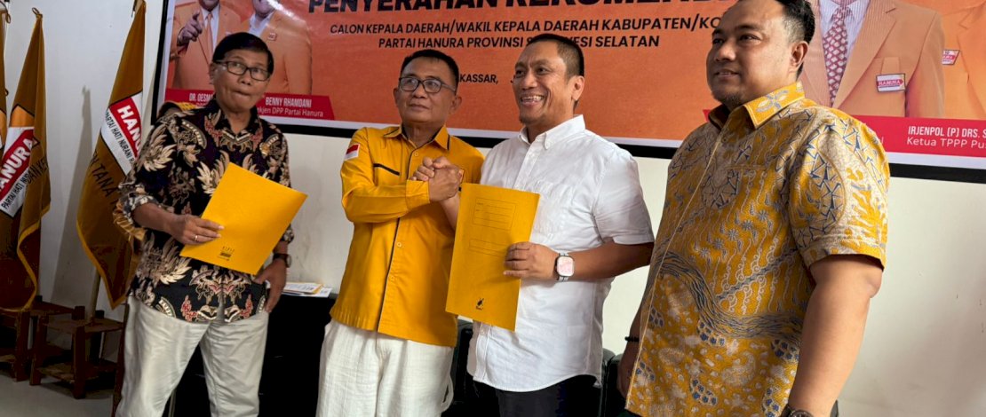 Irwan Bachri Syam saat menerima rekomendasi dari Partai Hanura untuk bertarung di Pilkada Lutim.