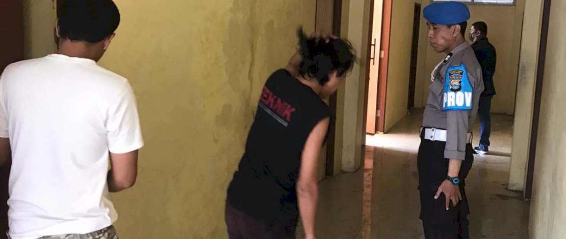 Pelaku pengerusakan pintu kaca ruang kuliah di Unismuh Makassar.(IST)