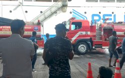 2 Penumpang Terluka saat KM Umsini Terbakar di Pelabuhan Makassar