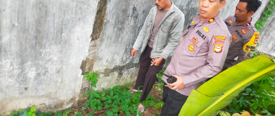 Warga Jalan Tamangapa Raya, Kecamatan Manggala, Kota Makassar, digegerkan dengan penemuan kerangka manusia terbungkus kain, Senin, 10 Juni 2024.