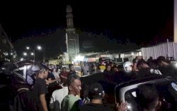 Pelaku Tabrak Lari Kabur, Mobil yang Ditinggalkan Jadi Bulan-bulanan Massa