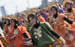 Catatkan Dua Rekor MURI, 24.913 Pelajar  Kenakan Baju Bodo Gelar Tari Paddupa