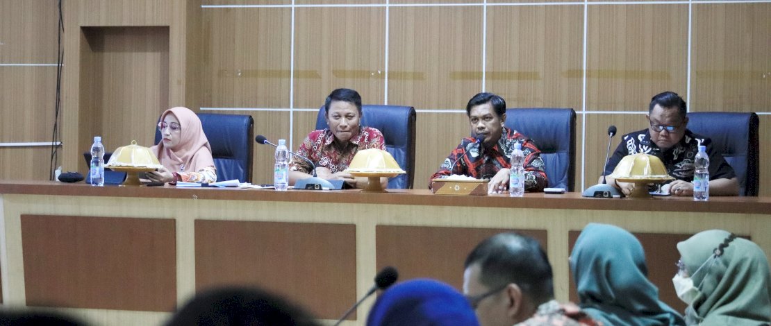 J Sekda Kota Makassar, Firman Hamid Pagarra membuka secara resmi kegiatan rapat Forum Penataan Ruang (FPR) terkait penyusunan rencana tata ruang wilayah (RT/RW) kota Makassar. 
