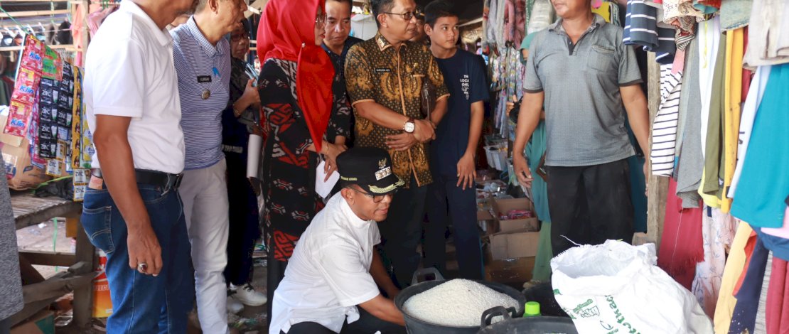 Peresmian Pasar Galesong  dirangkaikan dengan sidak pasar oleh Pj Bupati Setiawan Aswad bersama rombongan.