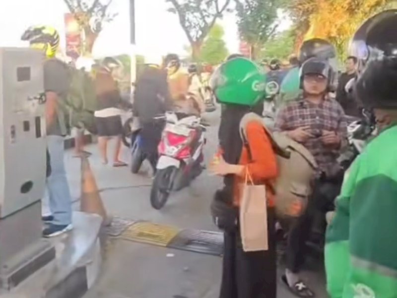 Viral Penumpukan di Gerbang Masuk Bandara Hasanuddin, GM Angkasa Pura Sebut Akibat Penerapan Non Tunai