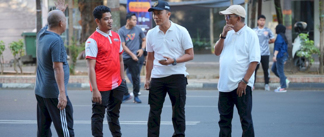 ASN lingkup Pemerintah Provinsi Sulsel beserta masyarakat antusias mengikuti senam ceria bersama Penjabat Gubernur Prof Zudan Arif Fakrulloh, di Car Free Day Jalan Jenderal Sudirman, Makassar, Minggu, 16 Juni 2024.