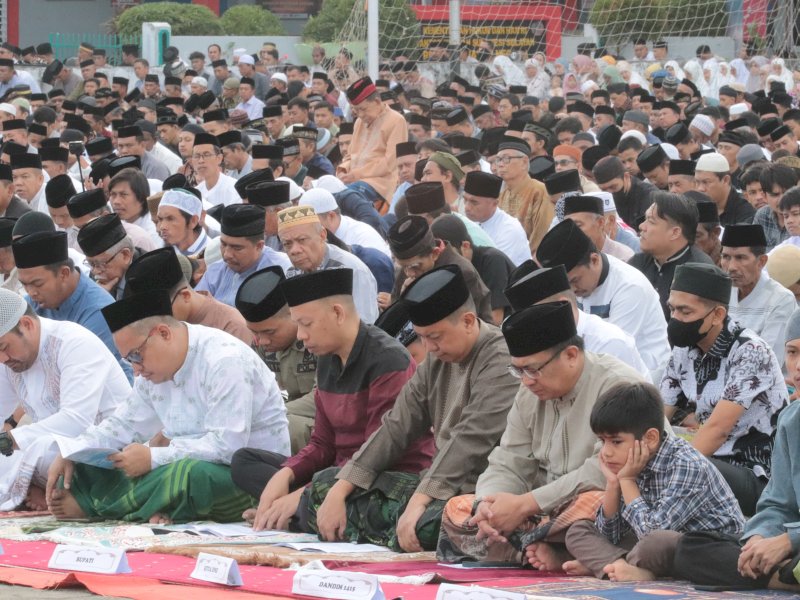 Bupati dan Forkopimda Selayar Bersama Ribuan Umat Muslim Khusyuk Salat Idul Adha di Lapangan Pemuda Benteng