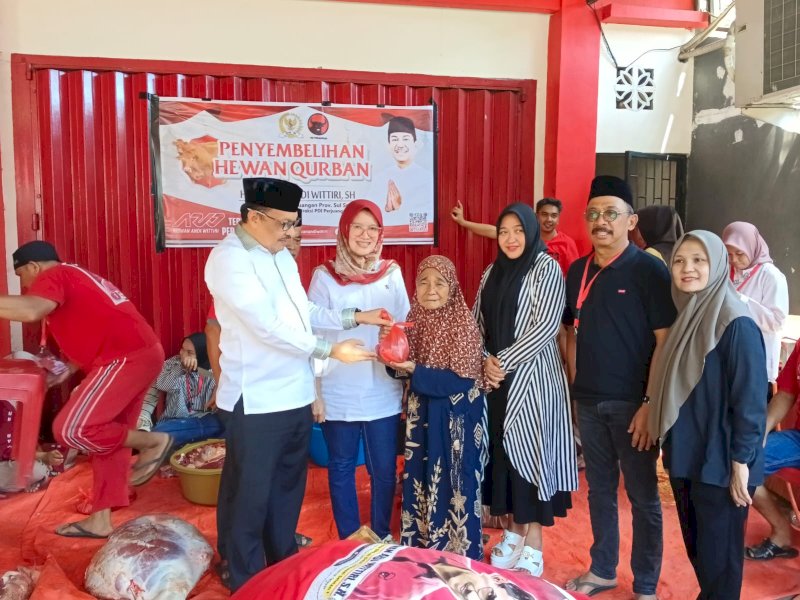 Keluarga Besar PDIP Sulsel Kurban 139 Ekor Sapi pada Idul Adha 1445 H