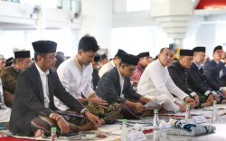Prof. Zudan Arif dan Firman Pagarra Shalat Idul Adha Bersama Warga Makassar di Masjid Kubah 99 Asmaul Husna