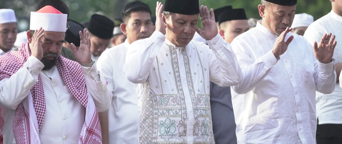 Danny Pomanto Salat Id Bersama Warga Makassar di Karebosi: Semangat Berkurban Makin Baik