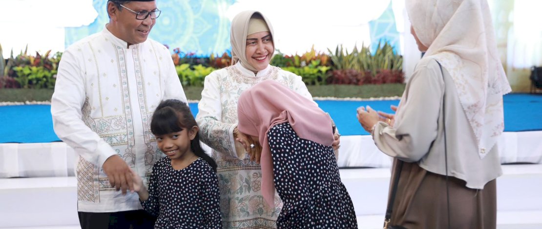 Danny Pomanto dan istri, Indira Yusuf Ismail serta keluarga menggelar open house di kediaman, Jalan Amirullah.