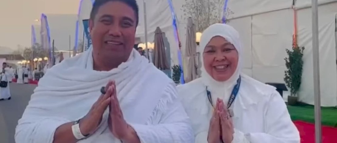 Chaidir Syam, didampingi istri Hj. Ulfiah Nur Yusuf Chaidir, tengah menunaikan ibadah haji bersama warga Kabupaten Maros yang telah menerima panggilan menunaikan Haji Besar 2024. Chaidir Syam, didampingi istri Hj. Ulfiah Nur Yusuf Chaidir, tengah menunaikan ibadah haji bersama warga Kabupaten Maros yang telah menerima panggilan menunaikan Haji Besar 2024.