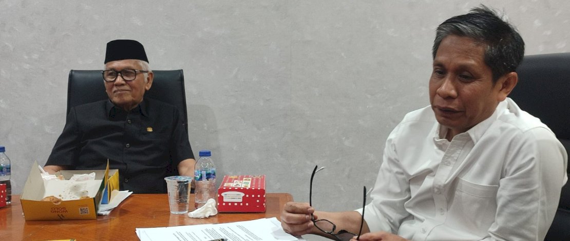 BK DPRD Sulsel terus bergerak memproses dugaan pelanggaran aturan seleksi Calon Anggota KPID dan KI yang dilaksanakan Komisi A dengan memanggil sejumlah calon komisioner untuk diminta klarifikasi usai menerima laporan Koalisi Jurnalis Peduli Penyiaran (KJPP) Sulsel. BK DPRD Sulsel terus bergerak memproses dugaan pelanggaran aturan seleksi Calon Anggota KPID dan KI yang dilaksanakan Komisi A dengan memanggil sejumlah calon komisioner untuk diminta klarifikasi usai menerima laporan Koalisi Jurnalis Peduli Penyiaran (KJPP) Sulsel.