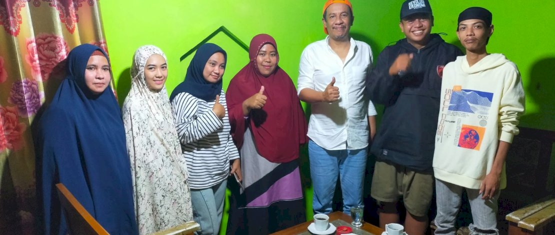 Ahmad Daeng Tonang (baju putih) kerahkan tim khusus di Takalar. Ahmad Daeng Tonang (baju putih) kerahkan tim khusus di Takalar.