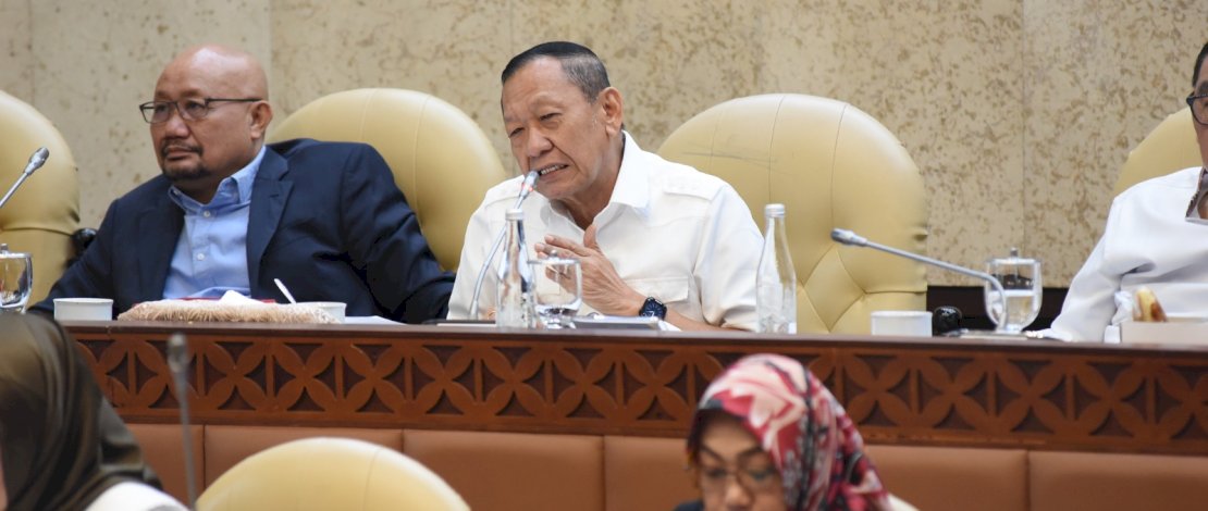 Anggota Komisi V DPR RI, Hamka B Kady, menyoroti Paket Keduabelas Komitmen Jasa Angkutan Udara, dalam Persetujuan Kerangka Kerja ASEAN di Bidang Jasa atau ASEAN Framework Agreement on Sevices (AFAS). Anggota Komisi V DPR RI, Hamka B Kady, menyoroti Paket Keduabelas Komitmen Jasa Angkutan Udara, dalam Persetujuan Kerangka Kerja ASEAN di Bidang Jasa atau ASEAN Framework Agreement on Sevices (AFAS).