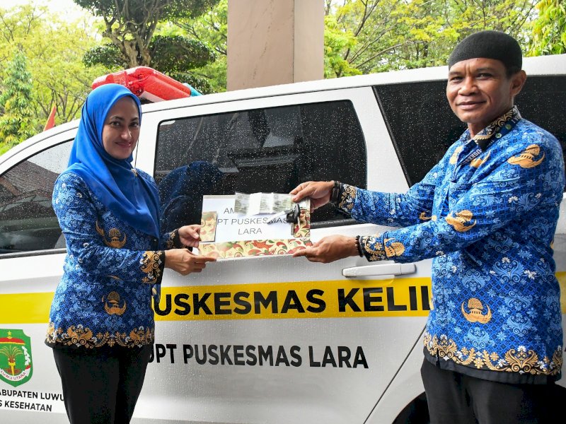 Serahkan Armada Kesehatan, Indah Harap Layanan Semakin Berkualitas