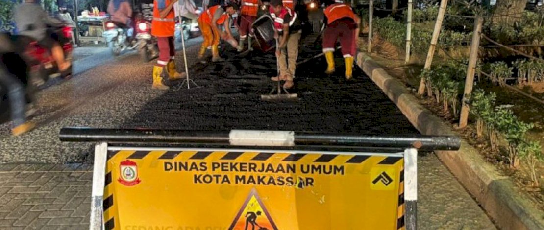 Dinas PU Makassar Lakukan Penambalan Jalan di BTP untuk Cegah Kecelakaan