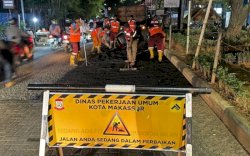 Dinas PU Makassar Lakukan Penambalan Jalan di BTP untuk Cegah Kecelakaan
