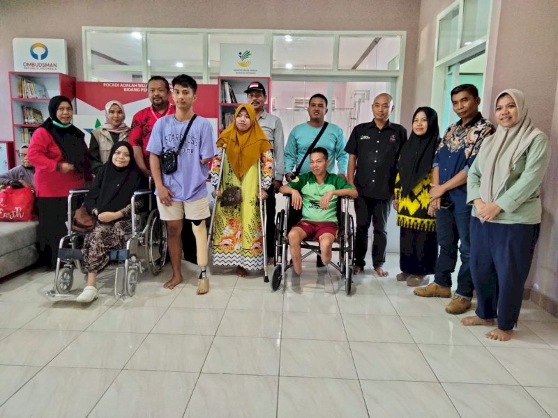 Kadis Sosial Lutra Dampingi Langsung 5 Disabilitas Terima Alat Bantu dari Sentra Wirajaya 