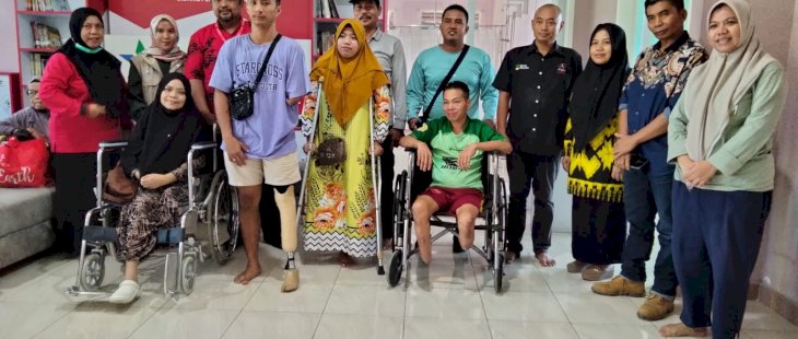 Kadis Sosial Lutra Dampingi Langsung 5 Disabilitas Terima Alat Bantu dari Sentra Wirajaya 