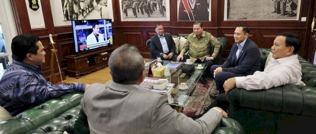 Pertemuan para ketua umum partai politik Koalisi Indonesia Maju dengan Presiden terpilih Prabowo Subianto pada Kamis, 20 Juni 2024 lalu membahas manajemen strategi pertahanan. Pertemuan para ketua umum partai politik Koalisi Indonesia Maju dengan Presiden terpilih Prabowo Subianto pada Kamis, 20 Juni 2024 lalu membahas manajemen strategi pertahanan.
