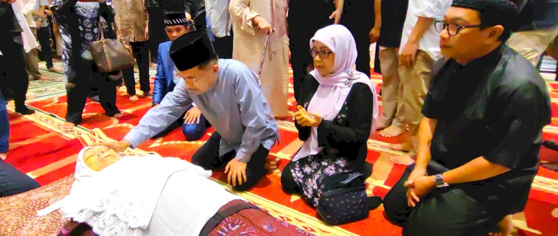 Eks Wapres Jusuf Kalla melayat ke rumah duka mantan Menteri BUMN Tanri Abeng. (IST)