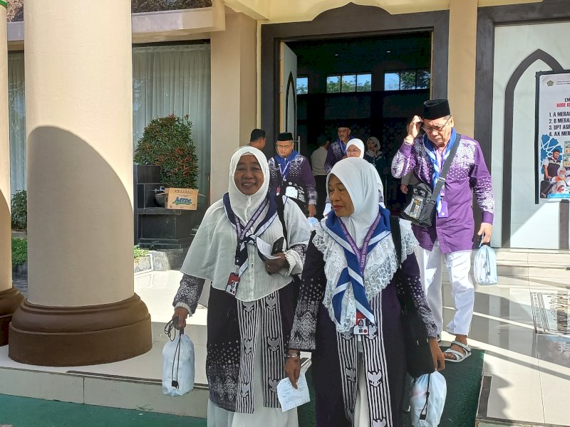 Sore Ini, Jemaah Haji Kloter 1 Debarkasi Makassar Tiba di Asrama Haji Sudiang