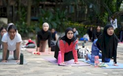 Bugis Waterpark Adventure Peringati Hari Yoga Internasional