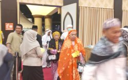 Dikenal Selalu Tampil Glamor, Kemenag Sulsel Imbau Jemaah Haji Kenakan Batik