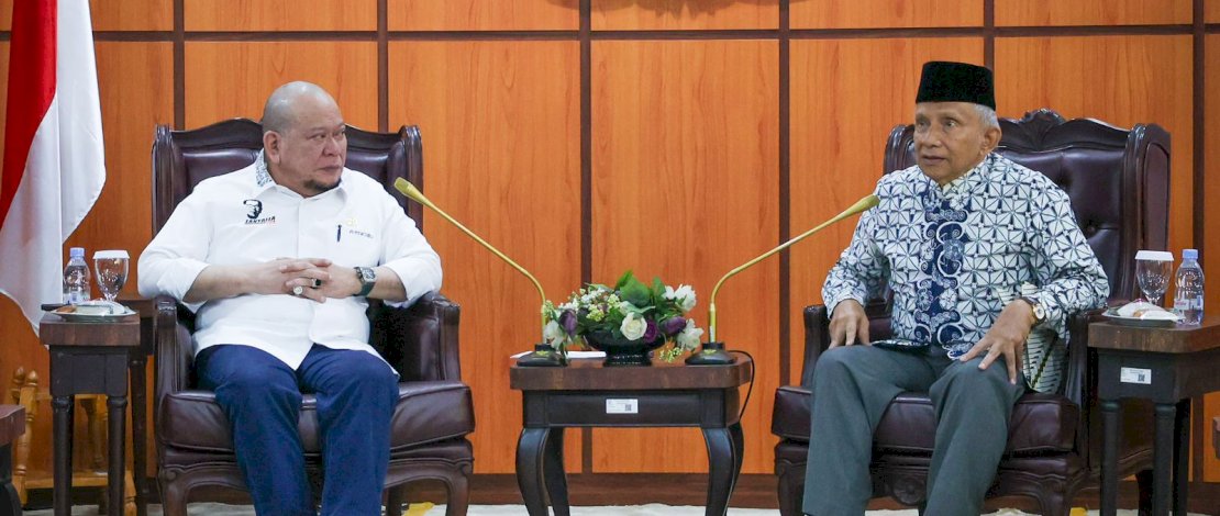 Ketua DPD RI AA LaNyalla Mahmud Mattalitti dan beberapa anggota DPD RI bertemu dengan Mantan Ketua MPR RI Amien Rais di Kantor DPD RI, Komplek Parlemen Senayan, Jakarta, Senin, 24 Juni 2024. Ketua DPD RI AA LaNyalla Mahmud Mattalitti dan beberapa anggota DPD RI bertemu dengan Mantan Ketua MPR RI Amien Rais di Kantor DPD RI, Komplek Parlemen Senayan, Jakarta, Senin, 24 Juni 2024.