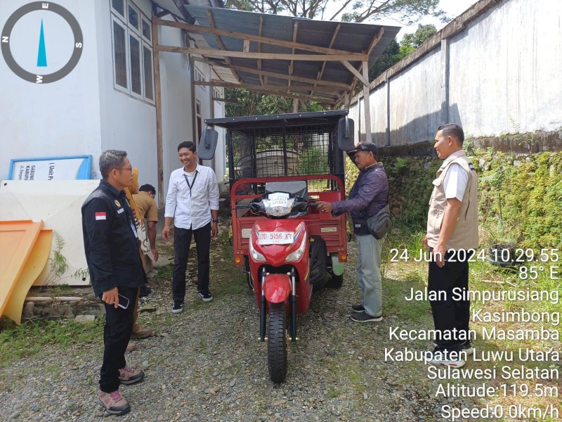 Penyandang Disabilitas Asal Masamba Ini Terima Bantuan Motor Roda Tiga dari Kemensos