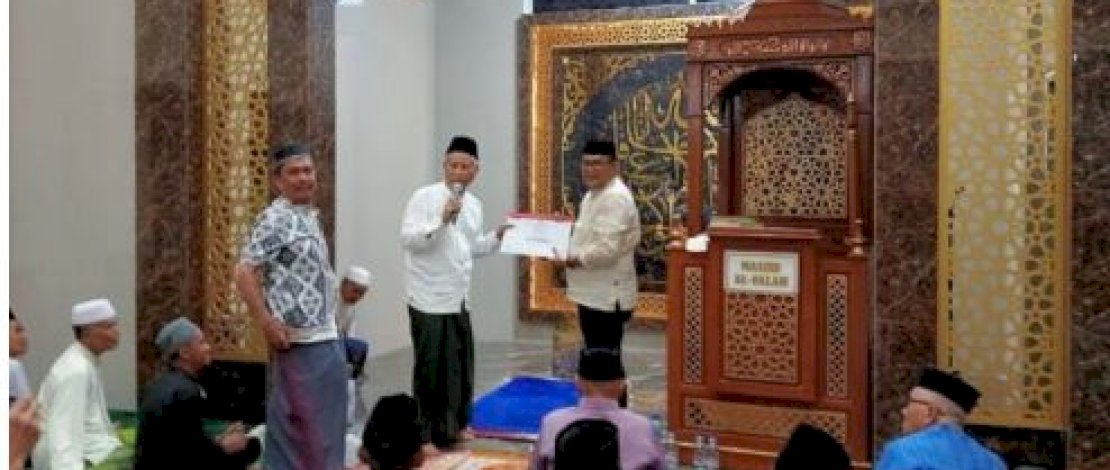 Safari Ramadhan: Plt. Kadis DPPKB Syahruddin Pimpin Penyerahan Bantuan di Masjid Al Falah