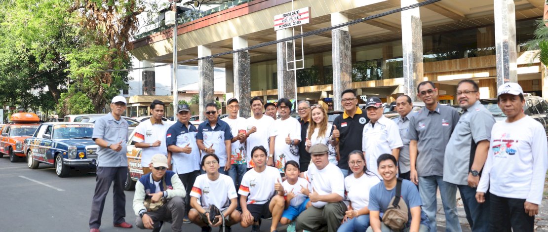 Touring Mercedez Benz Classic Club Indonesia (MCCI) Makassar. (IST)