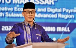 Pj Gubernur Sulsel dan Istri Perkenalkan Wastra Sengkang di Fashion Show KKS X Digifest South Sulawesi