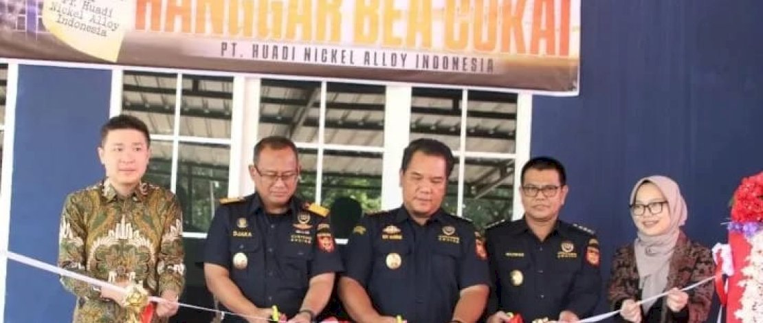 Kementerian Keuangan melalui Kepala Kantor Wilayah Direktorat Jenderal Bea dan Cukai Sulawesi Bagian Selatan (Sulbagsel) meresmikan Hanggar Bea Cukai, di area kantor PT Huadi Nickel-Alloy Indonesia Desa Papanloe, Kecamatan Pajukukang, Kabupaten Bantaeng, Selasa, 4 Juni 2024.
