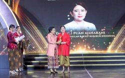 Tekankan Pentingnya &lsquo;Woman Support Woman&rsquo;, Puan Diganjar Kartini Award
